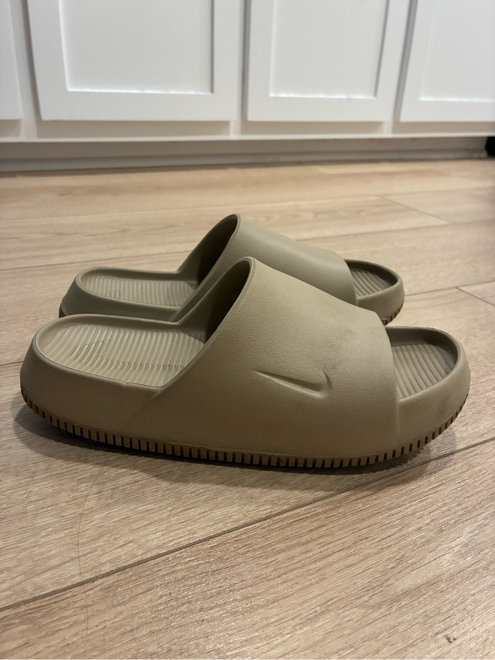 Nike Men’s Calm Slide Sandal Tan Size Men’s 7/Women’s 8